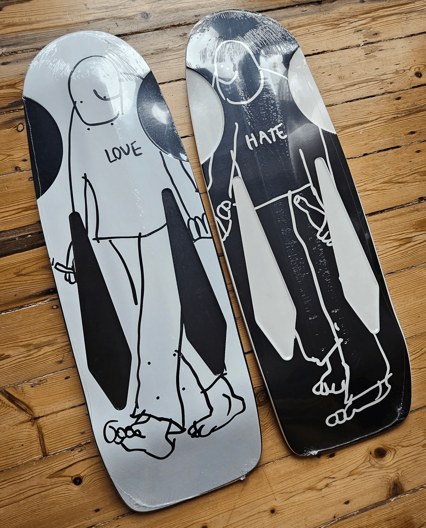KROOKED Skateshop Day 2025 BEAMER LOVE & HATE DECKS KROOKED Skateshop Day 2025 BEAMER LOVE & HATE DECKS